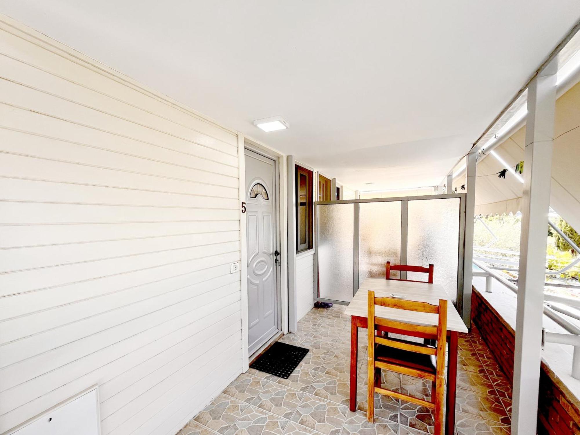Garden Rooms Himare Luaran gambar