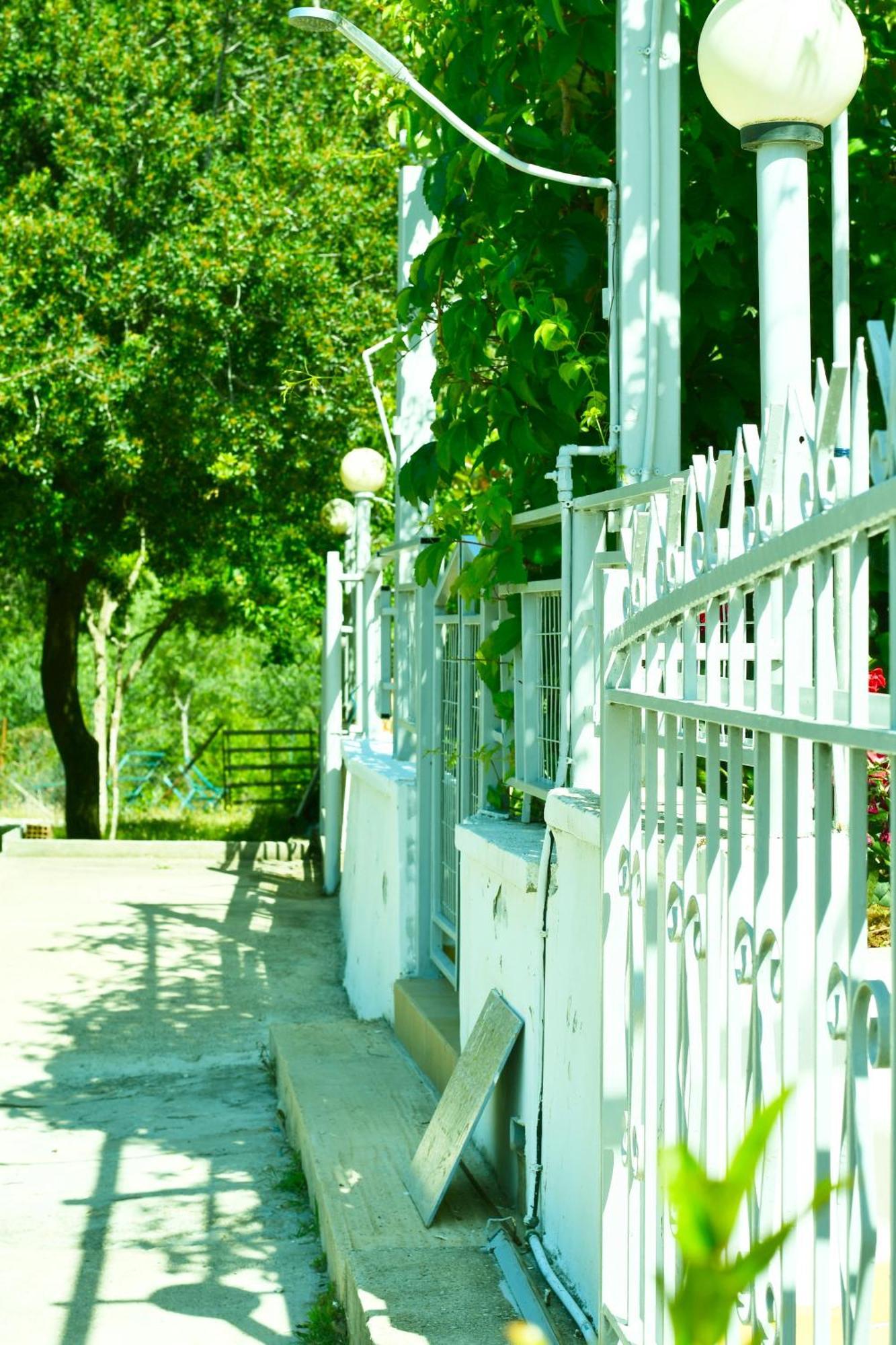 Garden Rooms Himare Luaran gambar