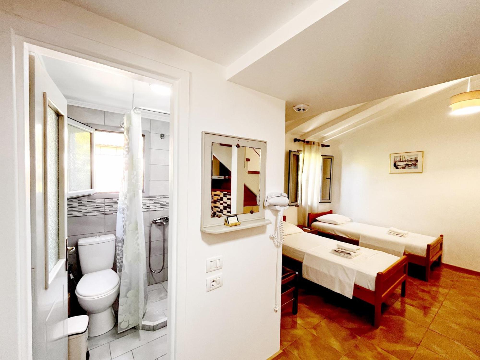 Garden Rooms Himare Luaran gambar