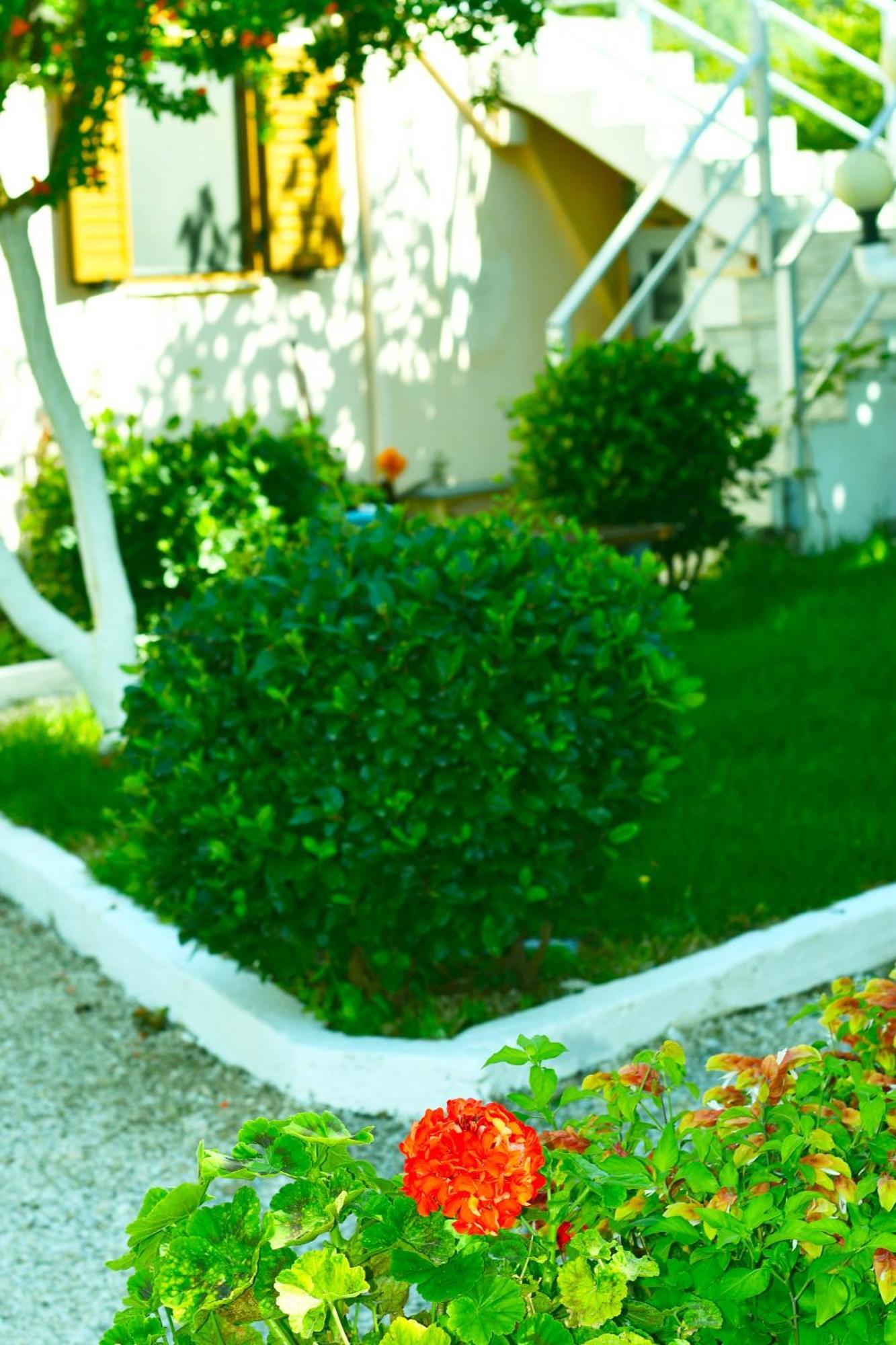 Garden Rooms Himare Luaran gambar