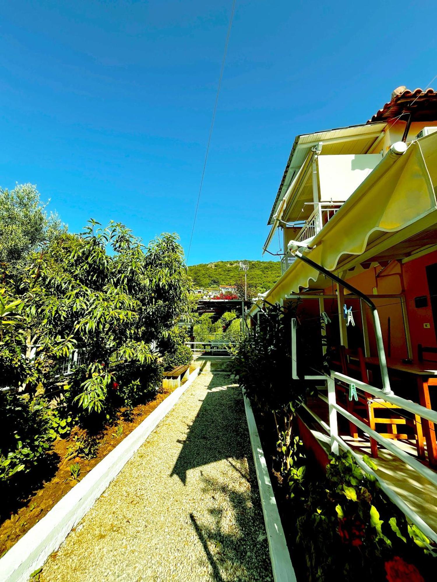Garden Rooms Himare Luaran gambar