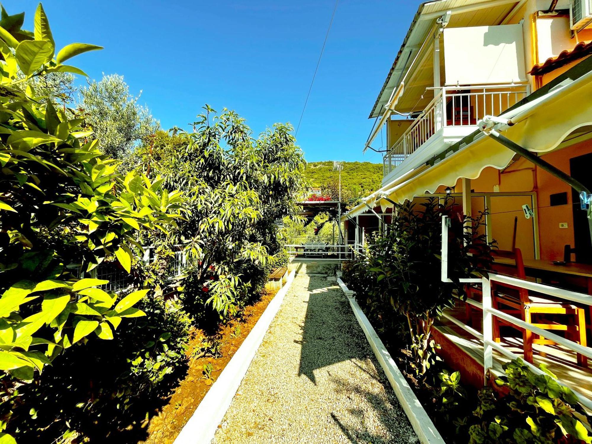 Garden Rooms Himare Luaran gambar