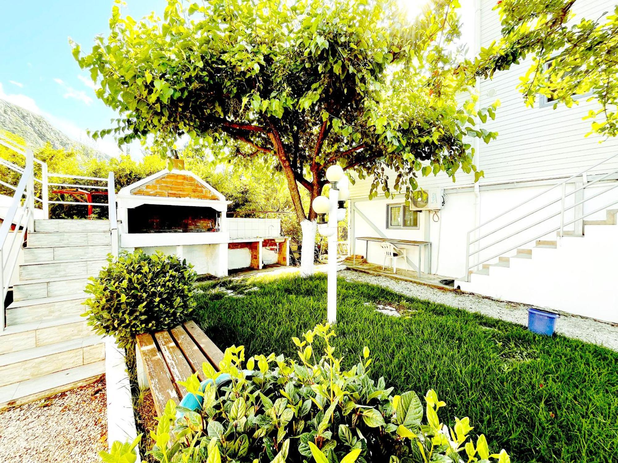 Garden Rooms Himare Luaran gambar