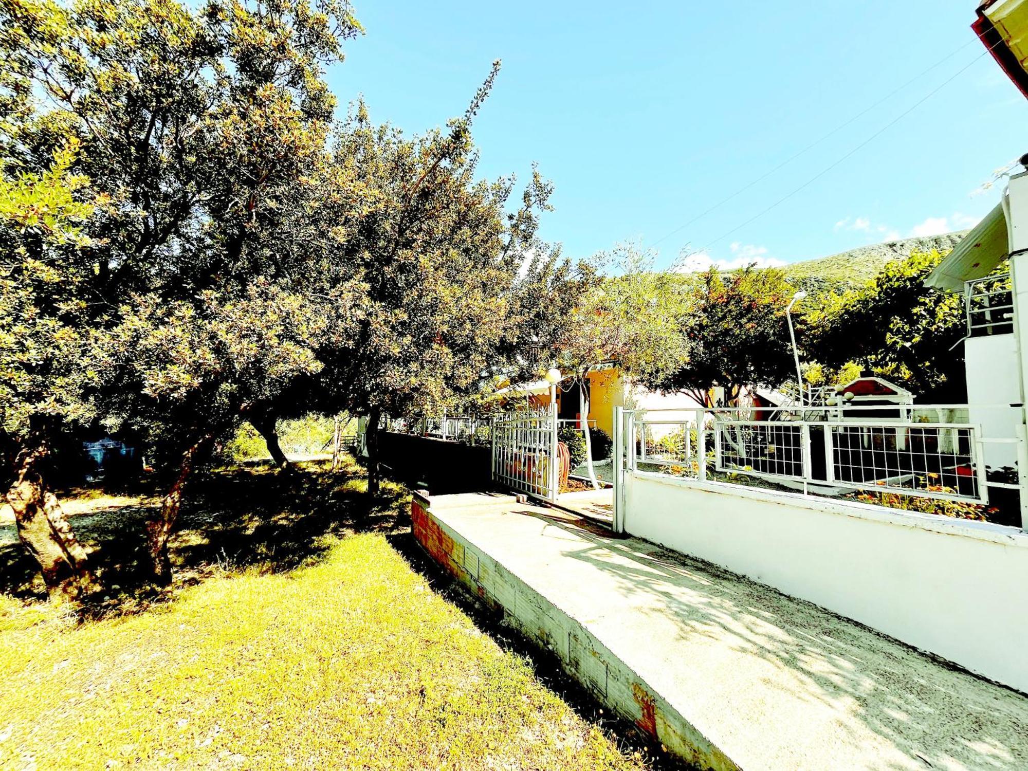 Garden Rooms Himare Luaran gambar