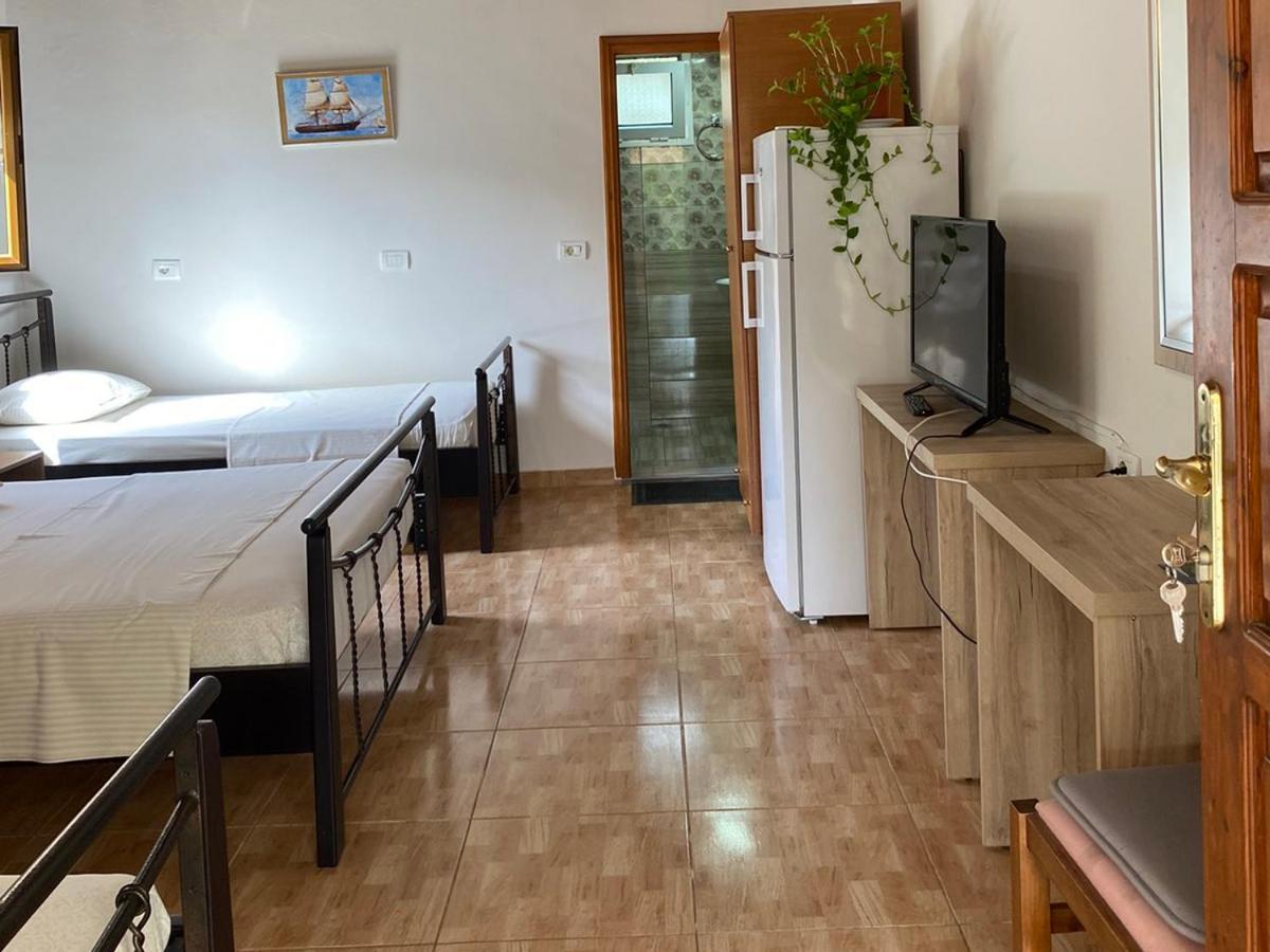 Garden Rooms Himare Luaran gambar