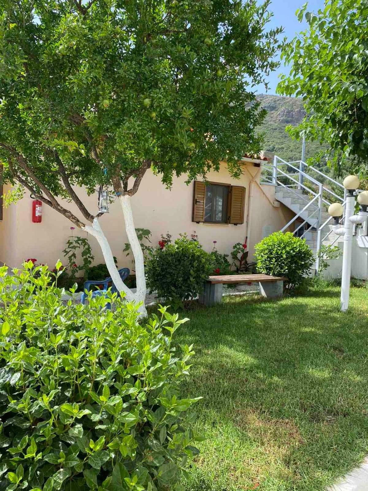 Garden Rooms Himare Luaran gambar