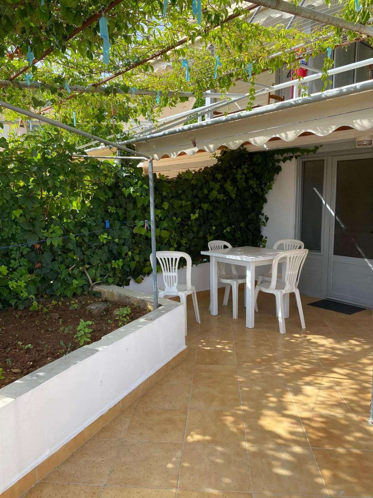 Garden Rooms Himare Luaran gambar